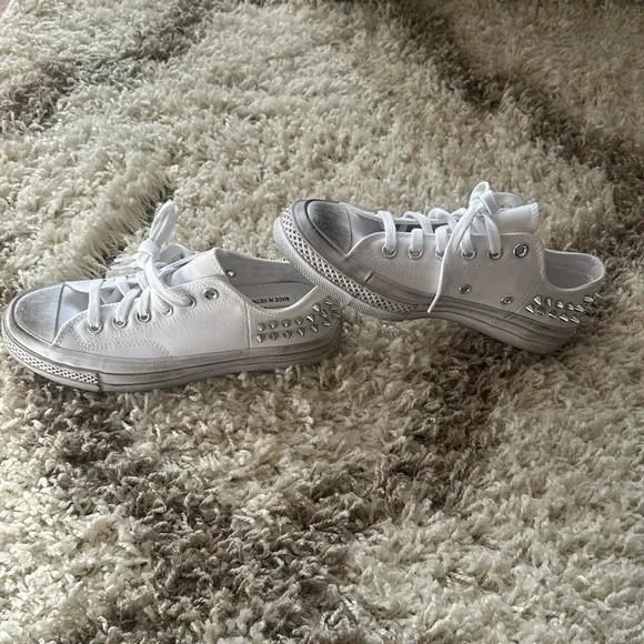 NWOT Edgy Converse low-tops with studs - Picture 2 of 4
